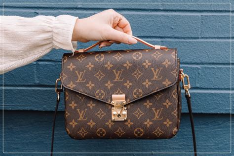 cosa fuardarele borse false di louis vuitton|Louis Vuitton counterfeit.